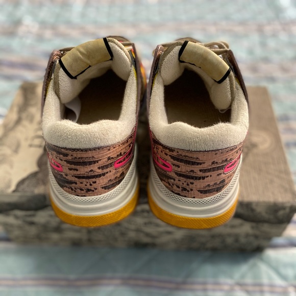 Women’s Gucci sneakers - Picture 6 of 8